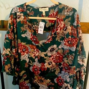 NWT maternity blouse with keyhole back